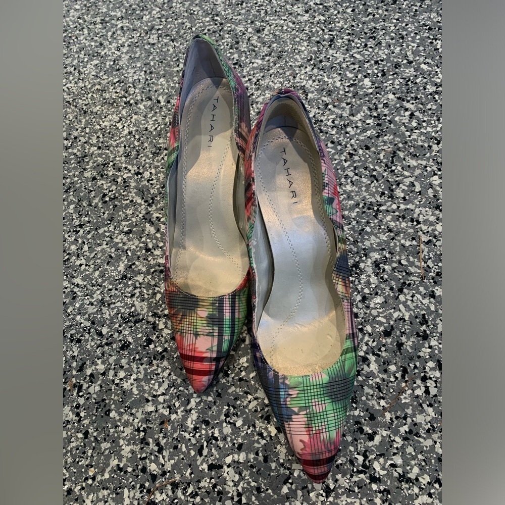 PRELOVED GOOD CONDITION TAHARI PLAID HEELS